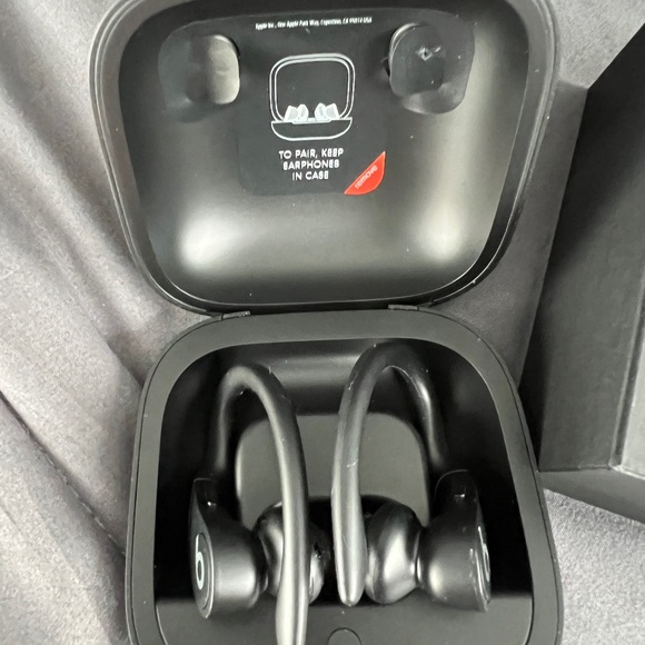 Power Beats Pro USED ONE TIME - Picture 6 of 9